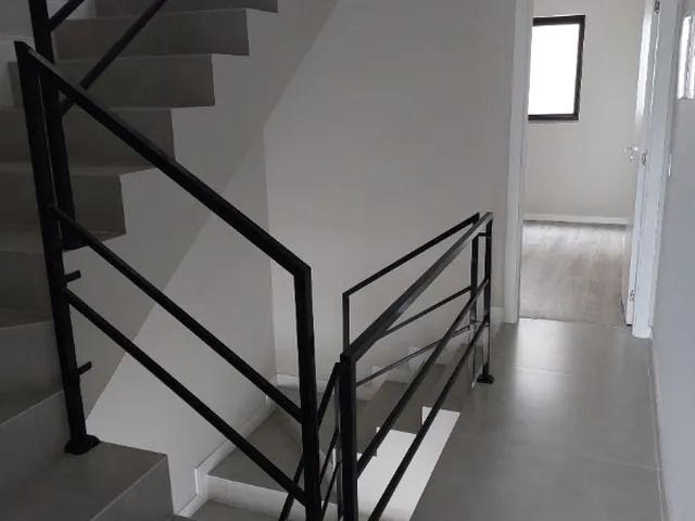 Imagem 9: Pronto para morar - Sobrado Triplex Novo com 3 Suites perto do Angeloni da Quarta Avenida
