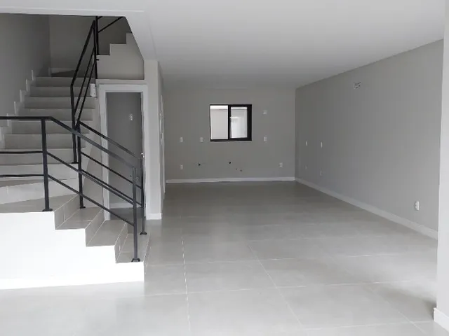 Imagem 14: Pronto para morar - Sobrado Triplex Novo com 3 Suites perto do Angeloni da Quarta Avenida
