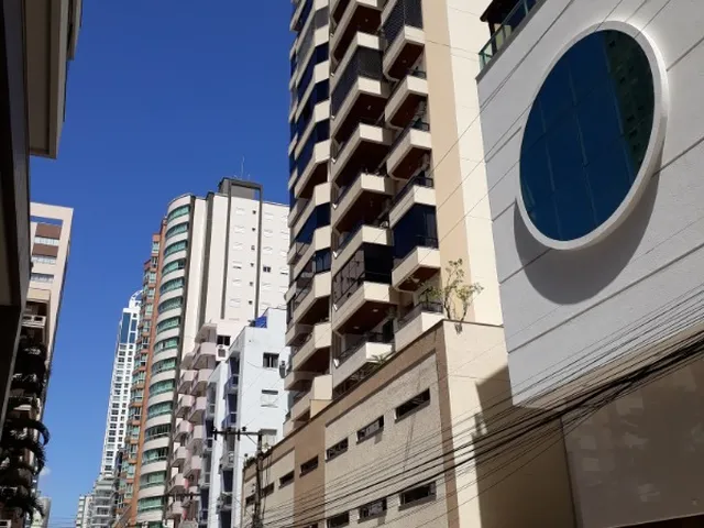 Imagem: Apartamento de 2 Dormitorios sacada com