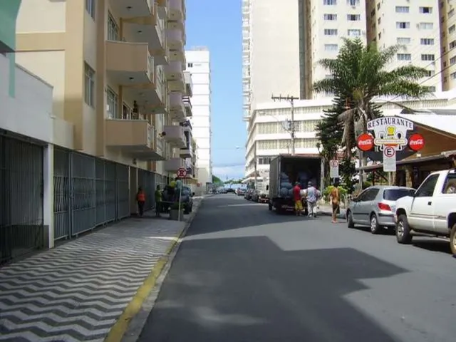 Imagem 16: Apartamento com 2 dormitorios na quadra do mar com split nos quartos e na Sala - Wifi