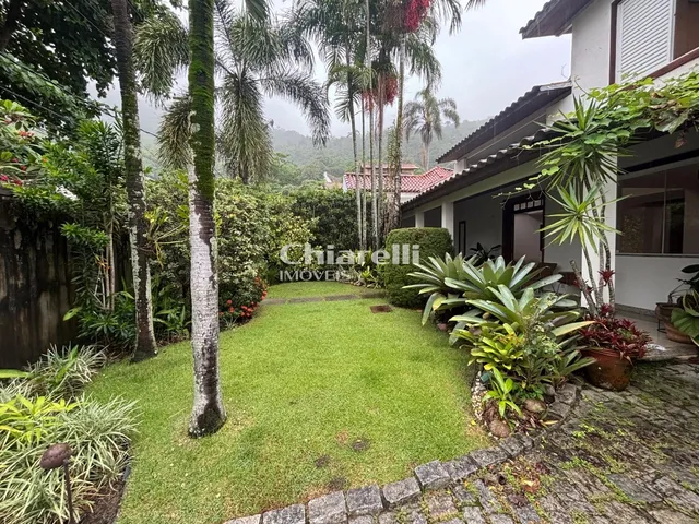 Imagem: Casa de luxo à venda em Niterói-RJ, bairro
