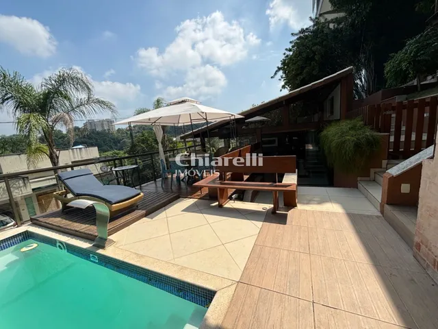 Imagem: A casa em condomínio possui 4 Dormitórios, 3 Suítes, 6