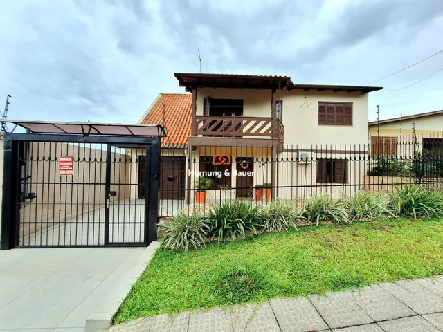 Imagem 2: Casa Semimobiliada à venda em Novo Hamburgo, bairro Petrópolis - Com Quiosque e Piscina!