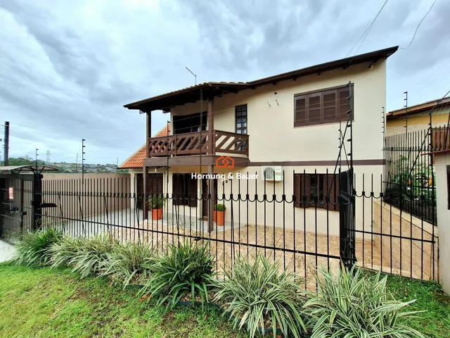 Imagem 3: Casa Semimobiliada à venda em Novo Hamburgo, bairro Petrópolis - Com Quiosque e Piscina!