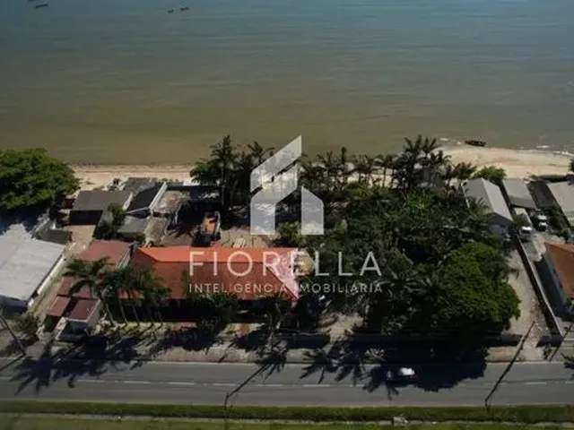 Imagem: A casa possui 3 Dormitórios, 2 Suítes, 4 Banheiros, 4