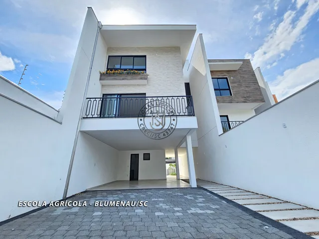 Imagem: A casa possui 6 Dormitórios, 3 Suítes, 4 Banheiros, 4