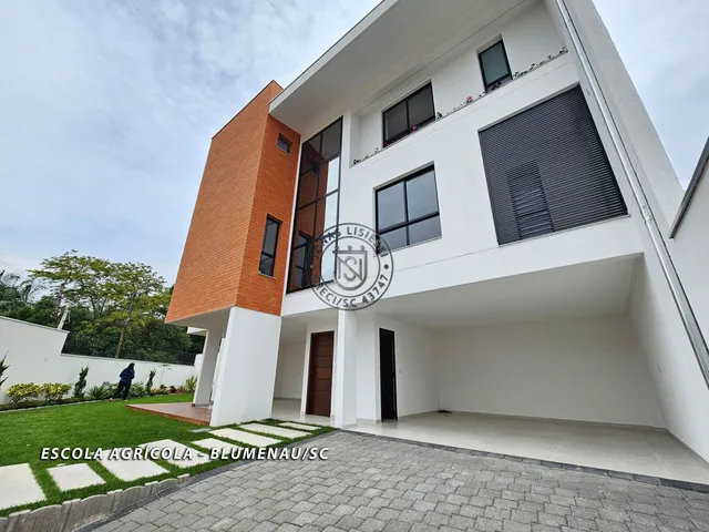 Imagem: A casa possui 6 Dormitórios, 3 Suítes, 5 Banheiros, 4
