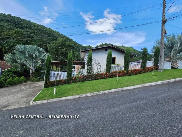 Imagem: Casa ampla em rua sem saída na Velha Central