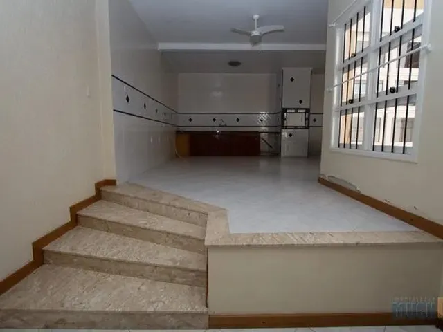 Imagem 15: Casa com 5 Quartos para Alugar no Bairro Centro com 420M²