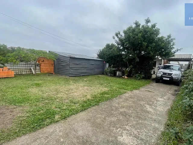 Imagem 16: Casa com piscina muito bem localzada