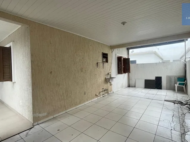 Imagem 7: Casa com piscina muito bem localzada