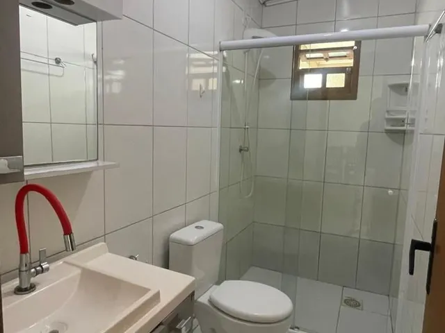 Imagem 15: Casa com piscina muito bem localzada