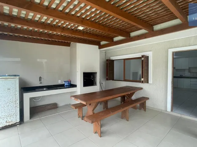Imagem 11: Casa com piscina muito bem localzada