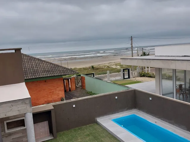Imagem 4: Sobrados ao lado do mar no Araça