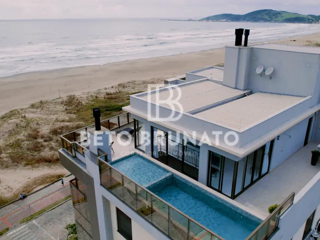 Imagem: A casa possui 4 Dormitórios, 4 Suítes, 5 Banheiros, 7