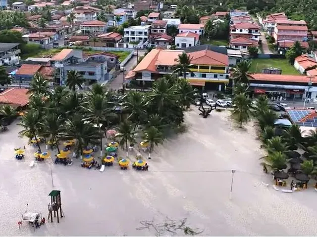 Imagem: Sobrado na Praia de Guaibim, Valença