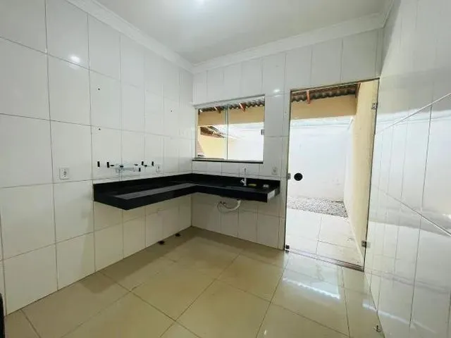 Imagem 2: Casa para Venda Possui 78 Metros Quadrados com 3 Quartos em Gleba e -...