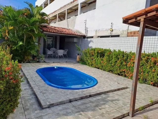 Imagem: Vendo Casa com 3 Quartos, Piscina e Espaço
