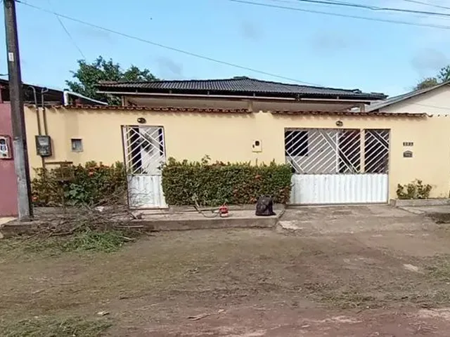 Imagem: A casa possui 2 Dormitórios, 2 Suítes, 2 Banheiros, 3 Vagas