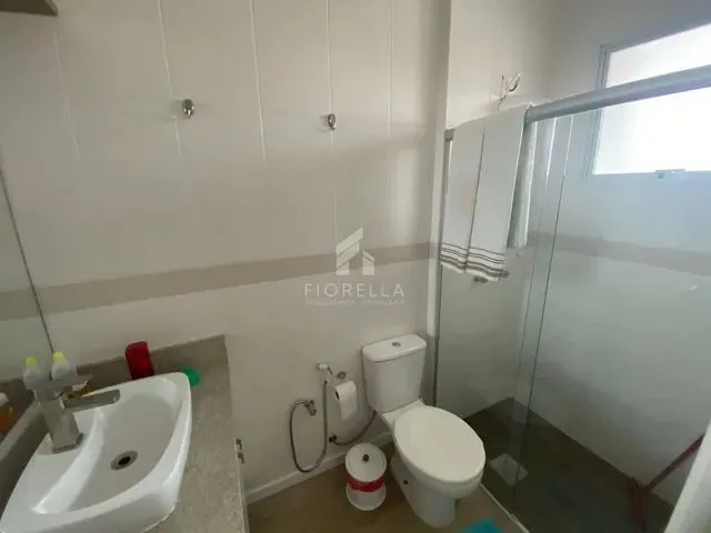 Imagem 1: Sobrado com 03 Dormitórios, Sendo 01 Suíte em Condomínio Fechado no Sambaqui