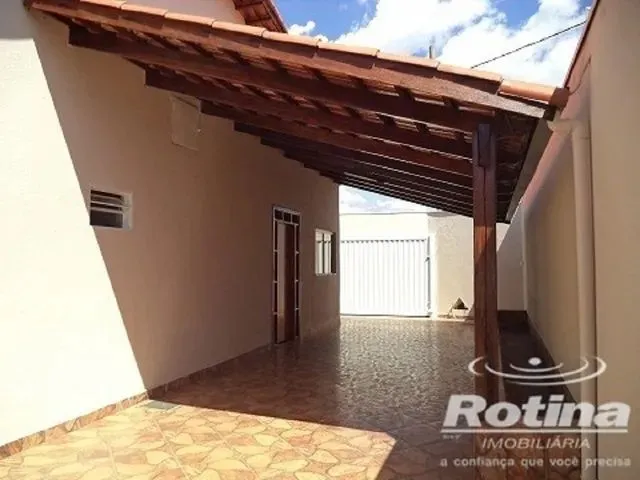 Imagem: Casa À Venda, 4 Quartos, 1 Suíte, 4 Vagas