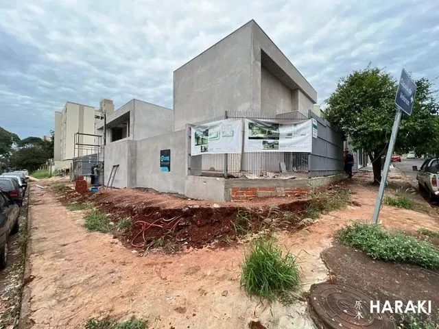 Imagem: A casa possui 3 Dormitórios, 3 Suítes, 4 Banheiros, 2