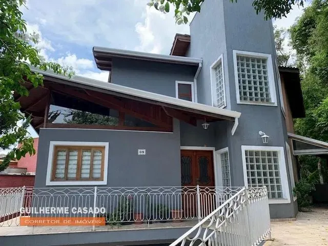 Imagem: A casa possui 3 Dormitórios, 2 Suítes, 4 Banheiros, 5