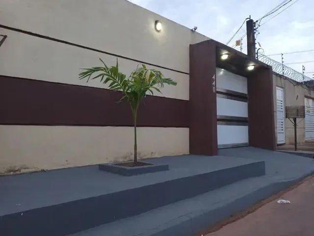 Imagem: A casa possui 2 Dormitórios, 1 Banheiro, 2 Vagas na