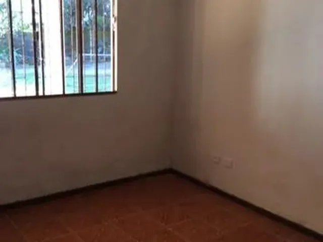Imagem 10: Casa para Aluguel com 200 Metros Quadrados com 3 Quartos em Campo Comprido - Curitiba - Pr
