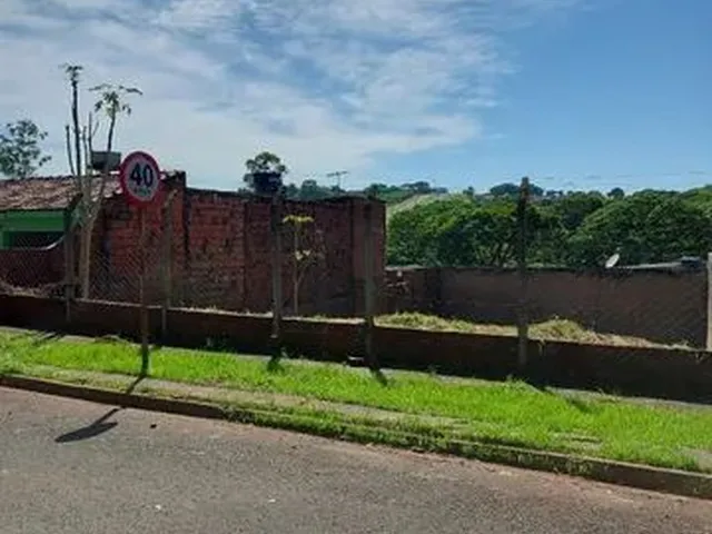 Imagem: Vendo Terreno Inteiro ( 300 M²), Aceito
