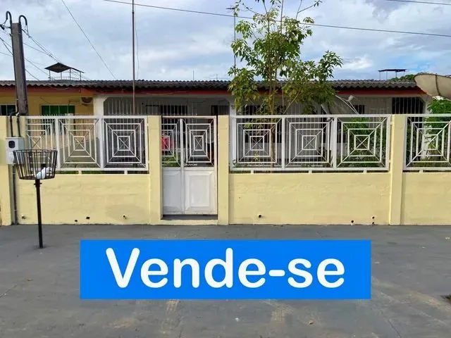 Imagem: A casa possui 4 Dormitórios, 1 Suíte, 2 Banheiros, 2