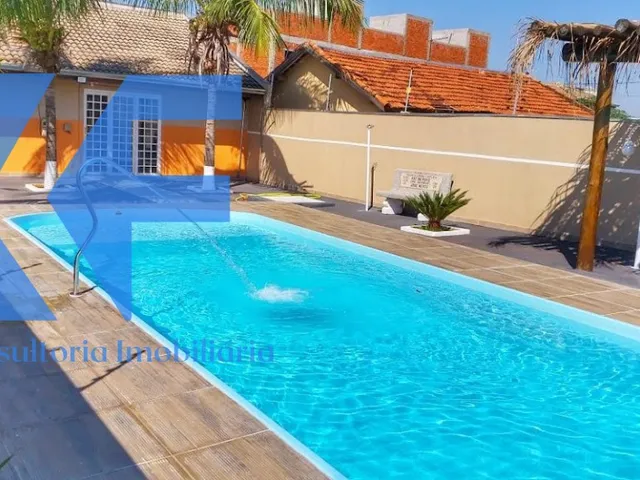 Imagem: A casa possui 4 Dormitórios, 3 Banheiros, 4 Vagas na