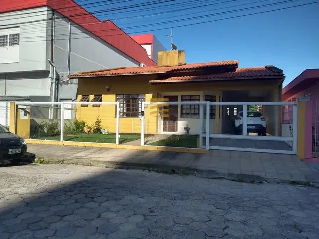 Imagem: Casa de 04 Dormitórios Sendo 01 Suíte