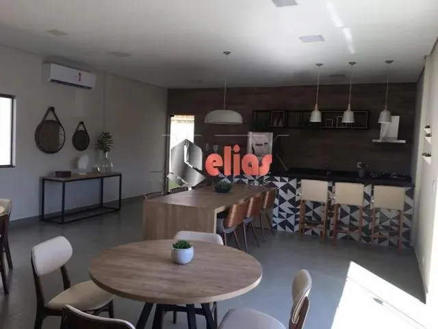 Imagem: O apartamento possui 2 Dormitórios, 1 Banheiro, 1 Vaga na