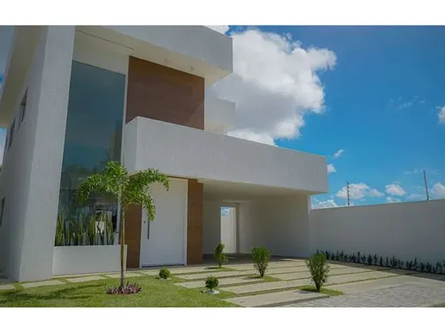 Imagem: Casa de Alto Padrão com 3 Quartos Sendo