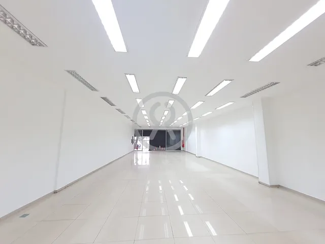 Imagem: Loja Ponto Comercial localizado na praça