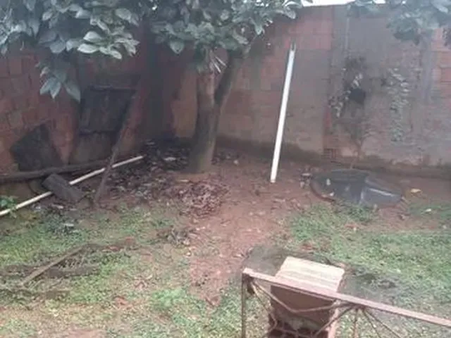 Imagem: A casa possui 2 Dormitórios, 1 Banheiro, 1 Vaga na garagem