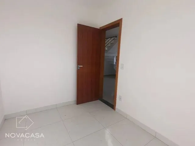 Imagem 3: Cobertura com 3 Dormitórios À Venda, 88 M² por R$ 290.000,00 - Maria Helena - Belo