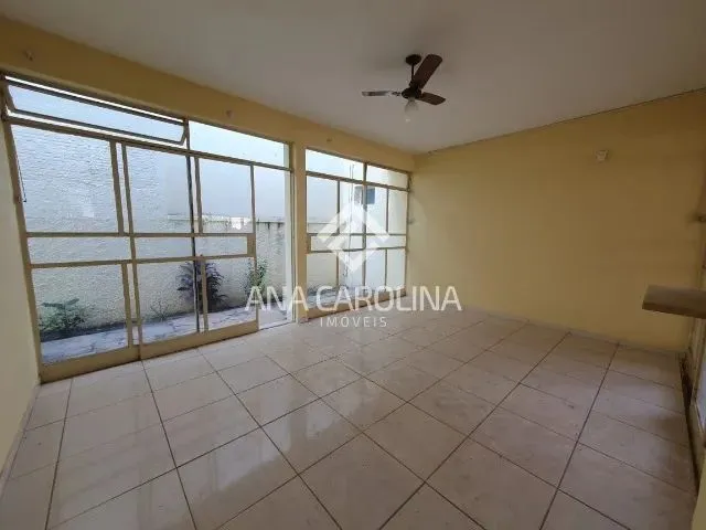 Imagem 4: Casa Muito Ampla no Centro com 04 Quartos