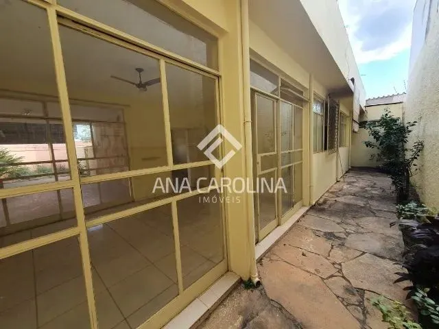 Imagem 6: Casa Muito Ampla no Centro com 04 Quartos