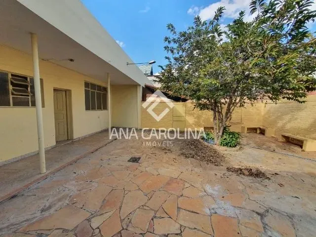 Imagem 2: Casa Muito Ampla no Centro com 04 Quartos