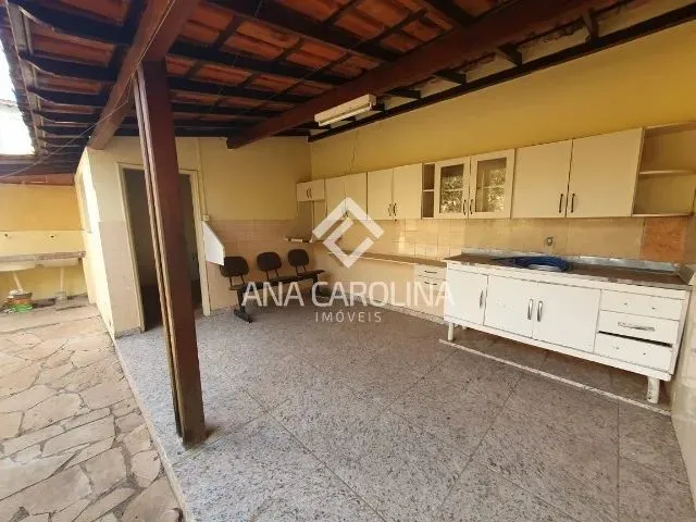 Imagem 7: Casa Muito Ampla no Centro com 04 Quartos