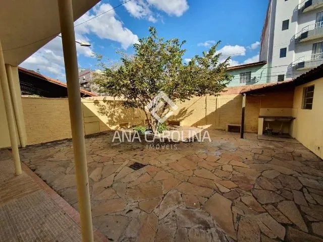 Imagem 14: Casa Muito Ampla no Centro com 04 Quartos