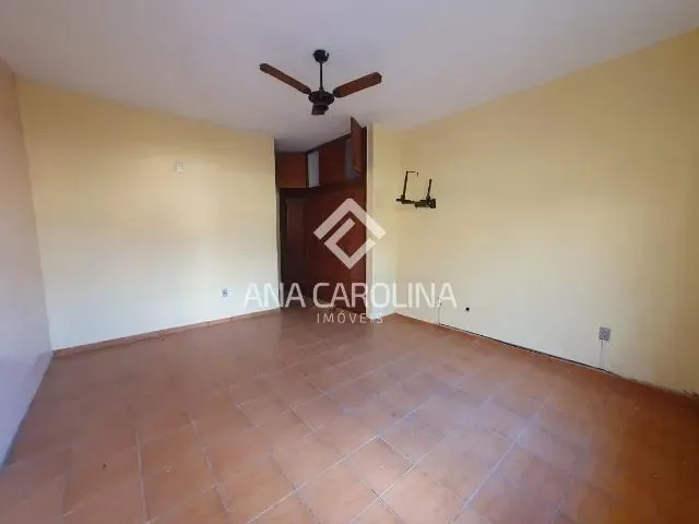 Imagem 15: Casa Muito Ampla no Centro com 04 Quartos