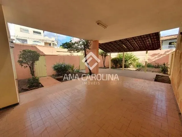 Imagem 10: Casa Muito Ampla no Centro com 04 Quartos
