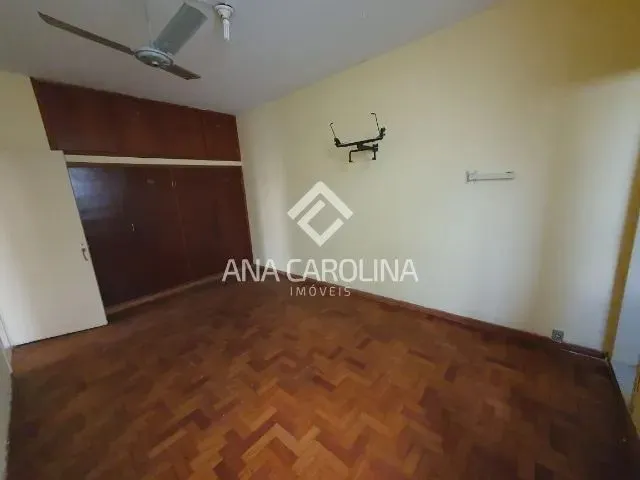 Imagem 12: Casa Muito Ampla no Centro com 04 Quartos