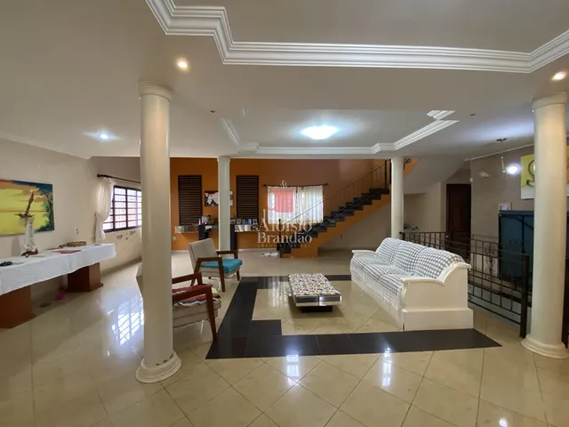 Imagem: Casa com Excelente Estrutura em Lote Grande