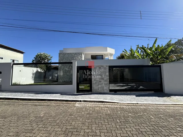 Imagem: A casa em condomínio possui 4 Dormitórios, 4 Suítes, 6 Banheiros