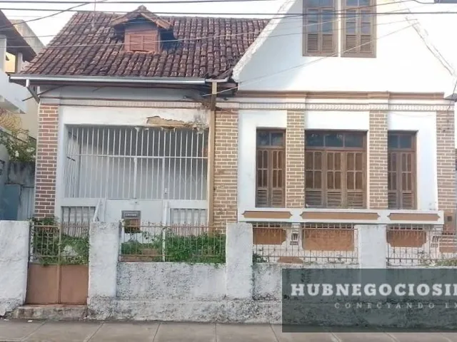 Imagem: Casa com 6 quartos, à venda em Montes Claros