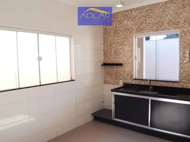 Imagem 1: Casa com 3 Dormitórios Sendo 1 Suíte, para Locação